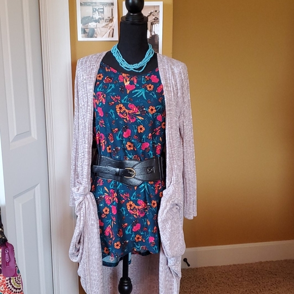 🌷🌷 LuLaRoe tops! New! - Picture 2 of 7